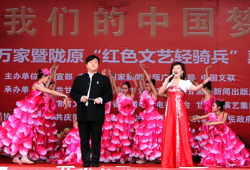 3歌伴舞《母亲是中华》_调整大小.jpg